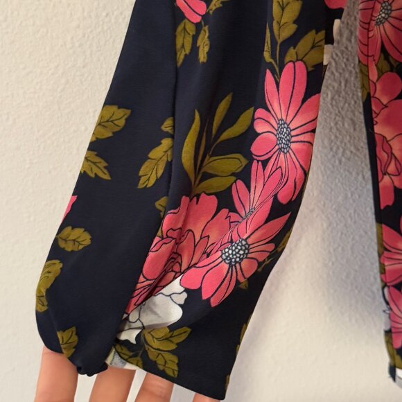 Ann Taylor‎ Factory Pink Floral 3/4 knotted Sleeve Top Size LP - Picture 3 of 7